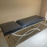 تخت پایه هلالی لیزر ماساژ معاینه زیبایی فشیال شکن دار 
