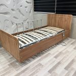 تخت چوبی سه شکن با تنظیم ارتفاع برقی با بدساید خشابی
