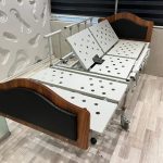 تخت لترال بیمارستانی با شیب جانبی برقی لگن دار با تنظیم ارتفاع